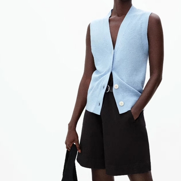 The Cotton–Merino Sweater Vest Steel Blue - Picture 2 of 9